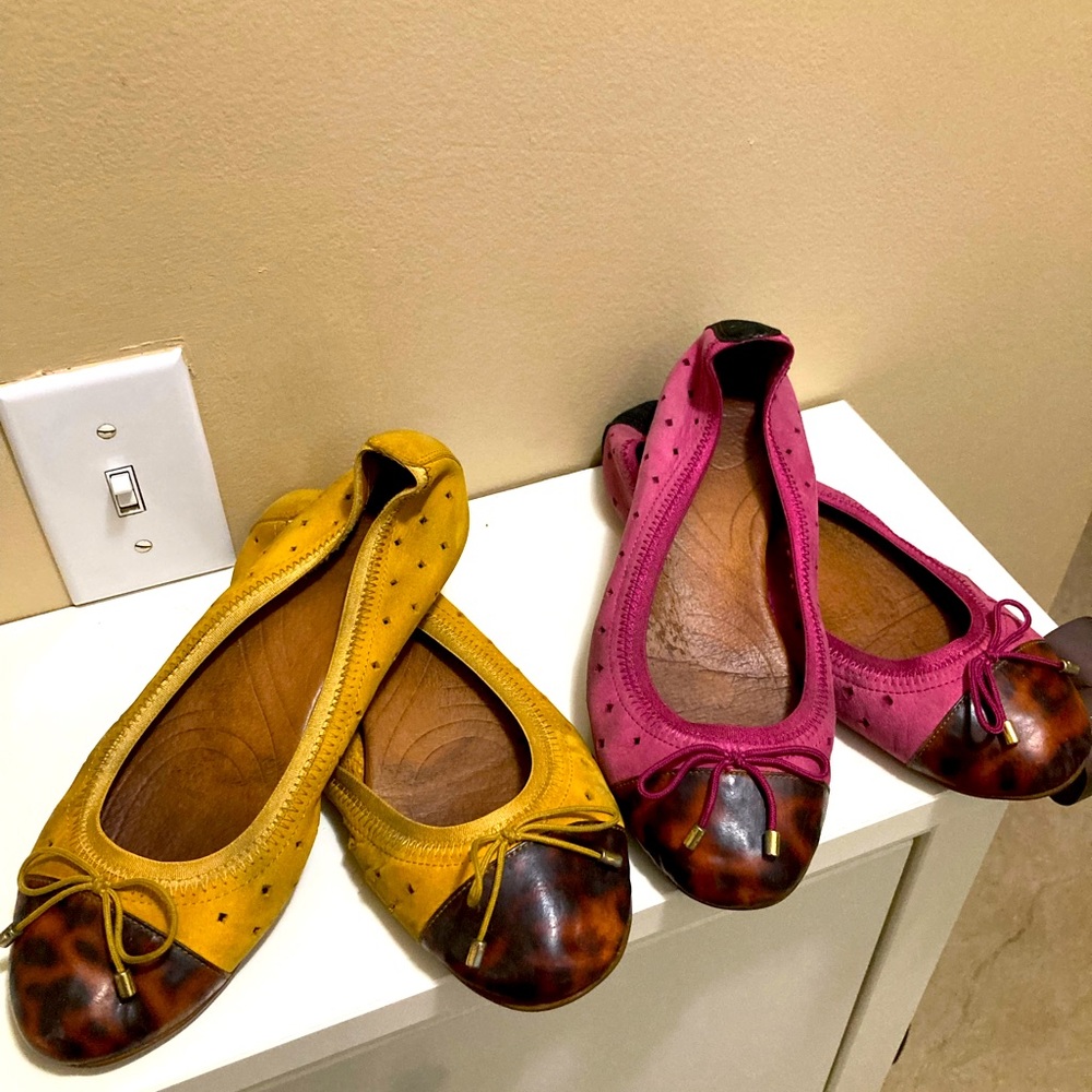 2 pairs of Clark’s real leather flat